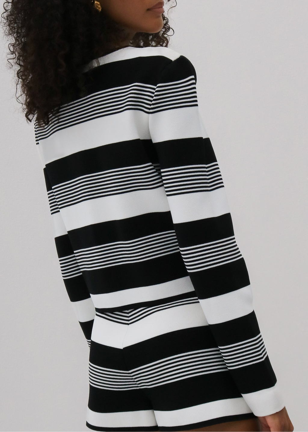 Antalia · Cardigan in maglia a righe con bottoni dorati — Bianco/Nero