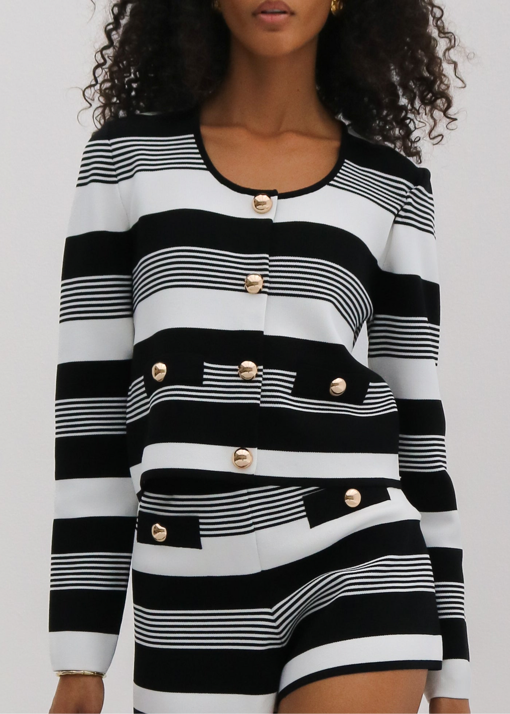 Antalia · Cardigan in maglia a righe con bottoni dorati — Bianco/Nero