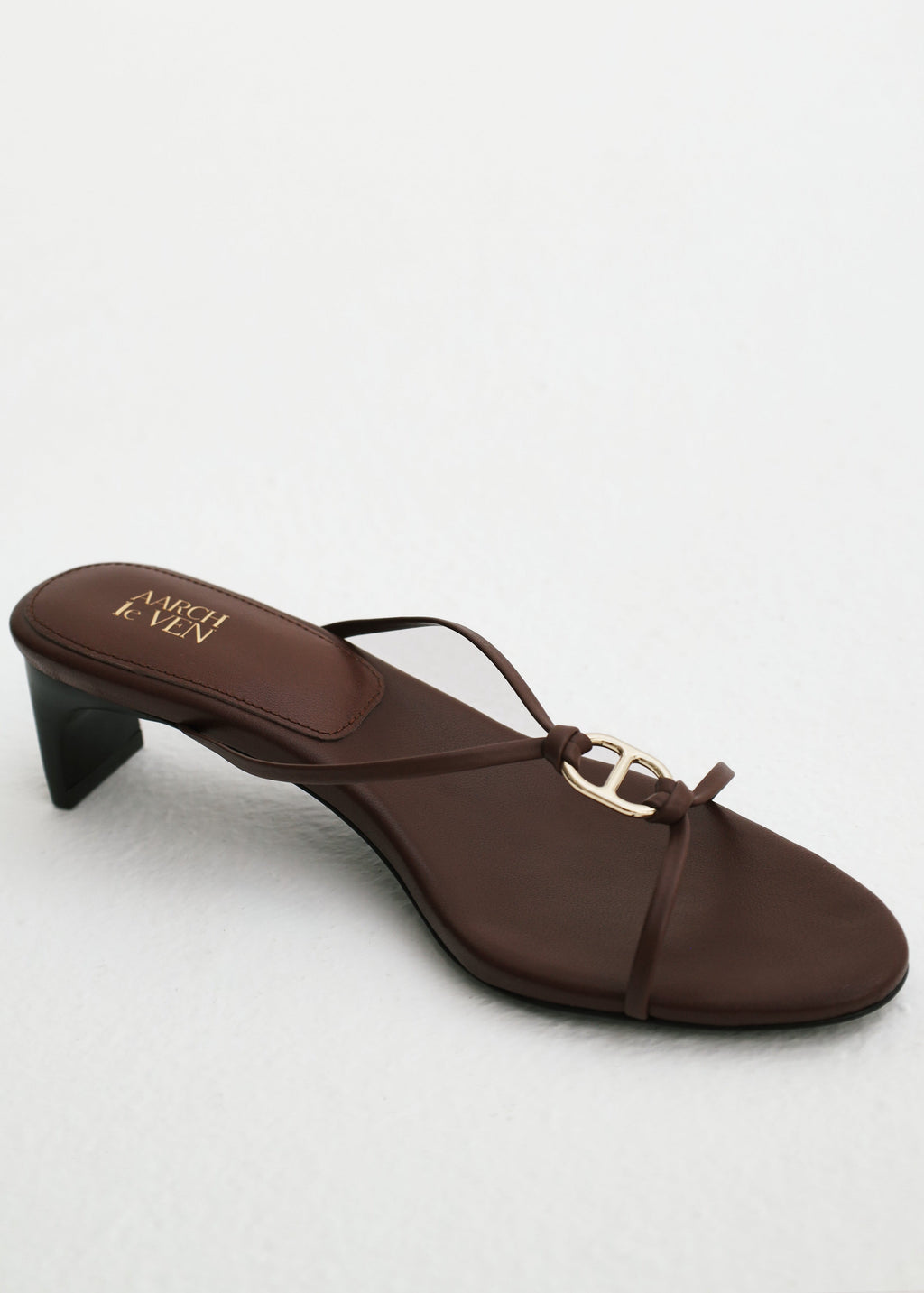 Arianna · Sandali in pelle con fascette sottili — Terra di Siena