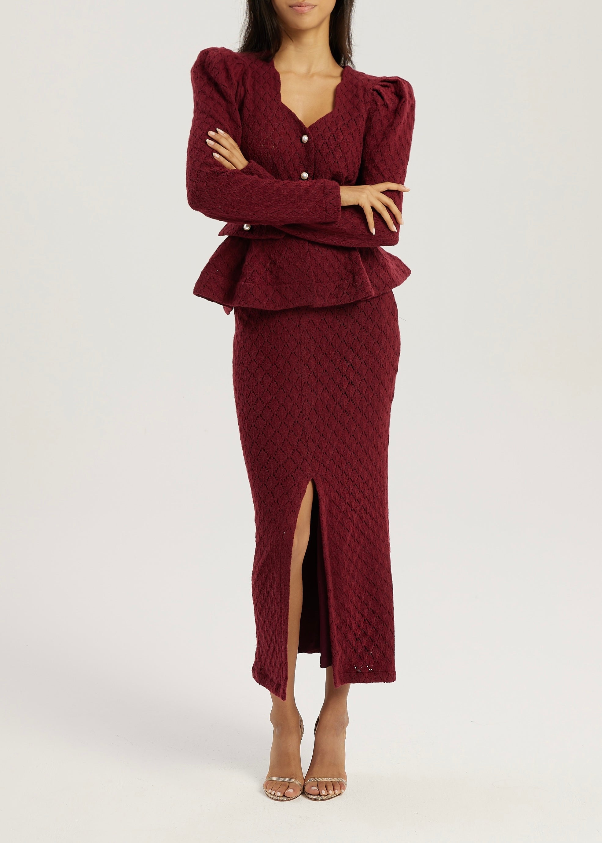 Anastasia · Cardigan in maglia traforata con peplo — Merlot