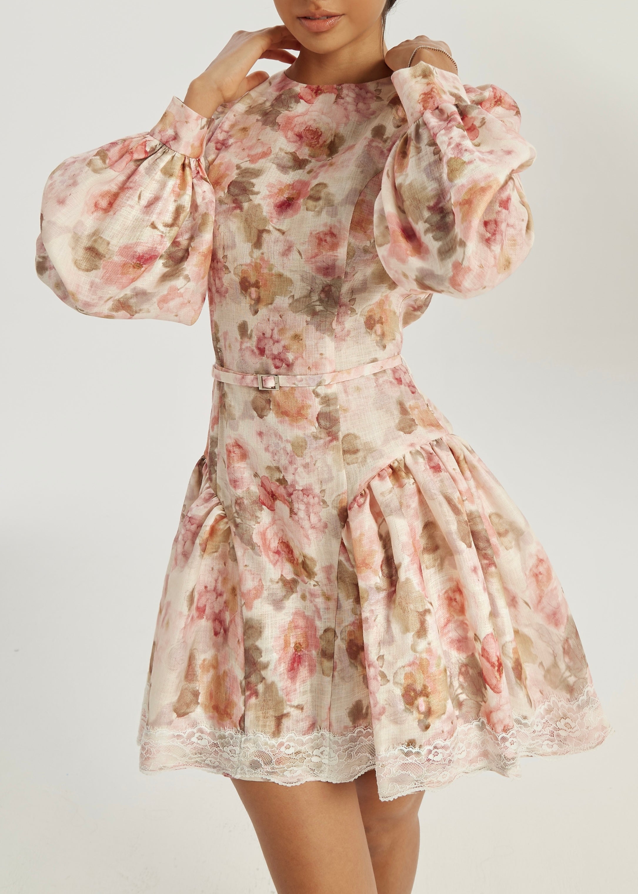Anna · Abito a fiori con cintura e pizzo — Rosa