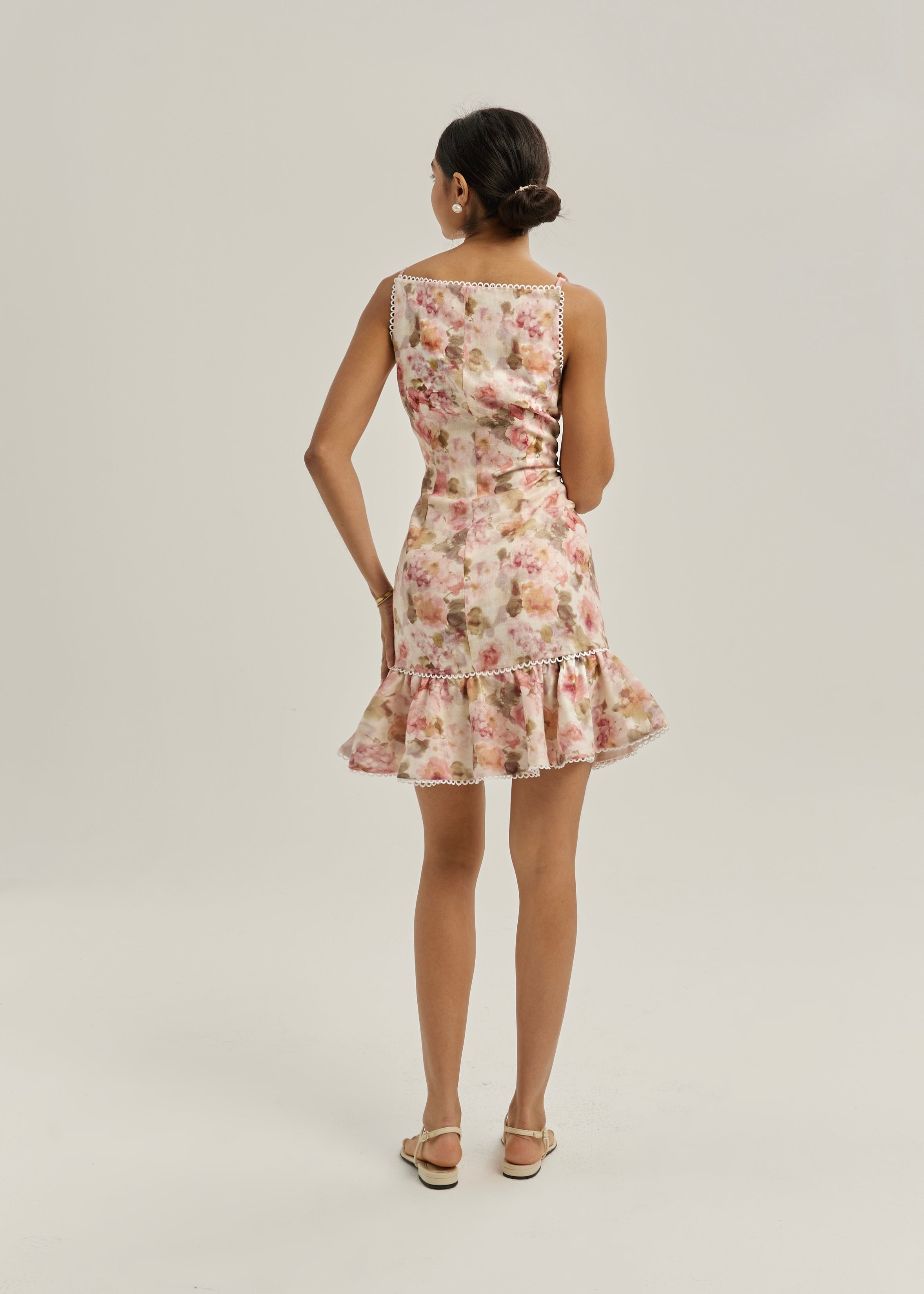 Anna · Abito a fiori con bottoni e balza — Rosa
