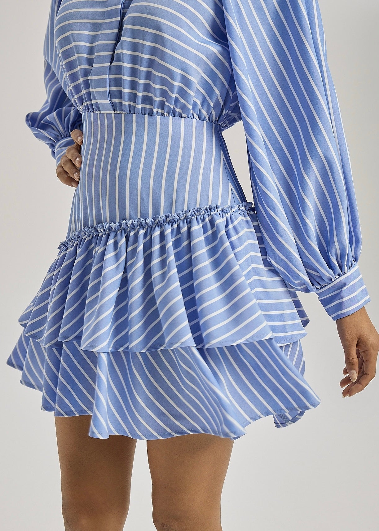 Alyson · Abito a righe con balze — Blu/Bianco