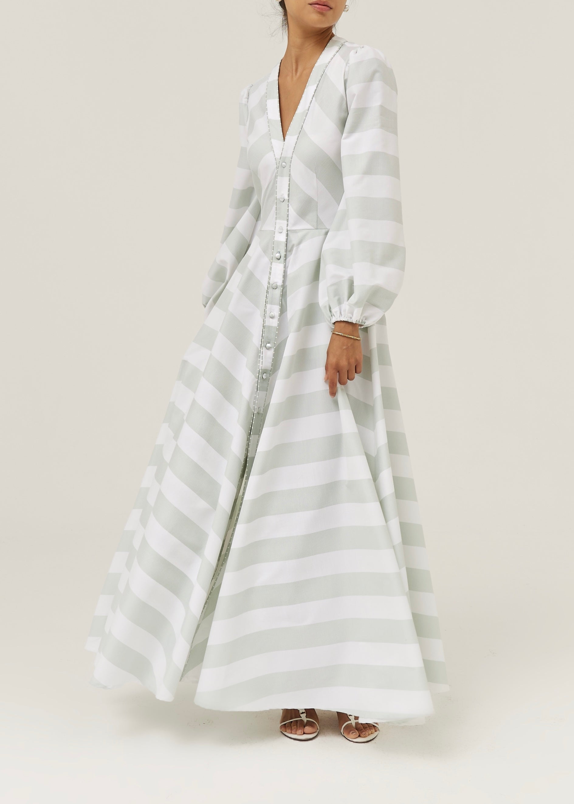Aliaa · Abito lungo a righe in cotone ricamato — Menta/Bianco