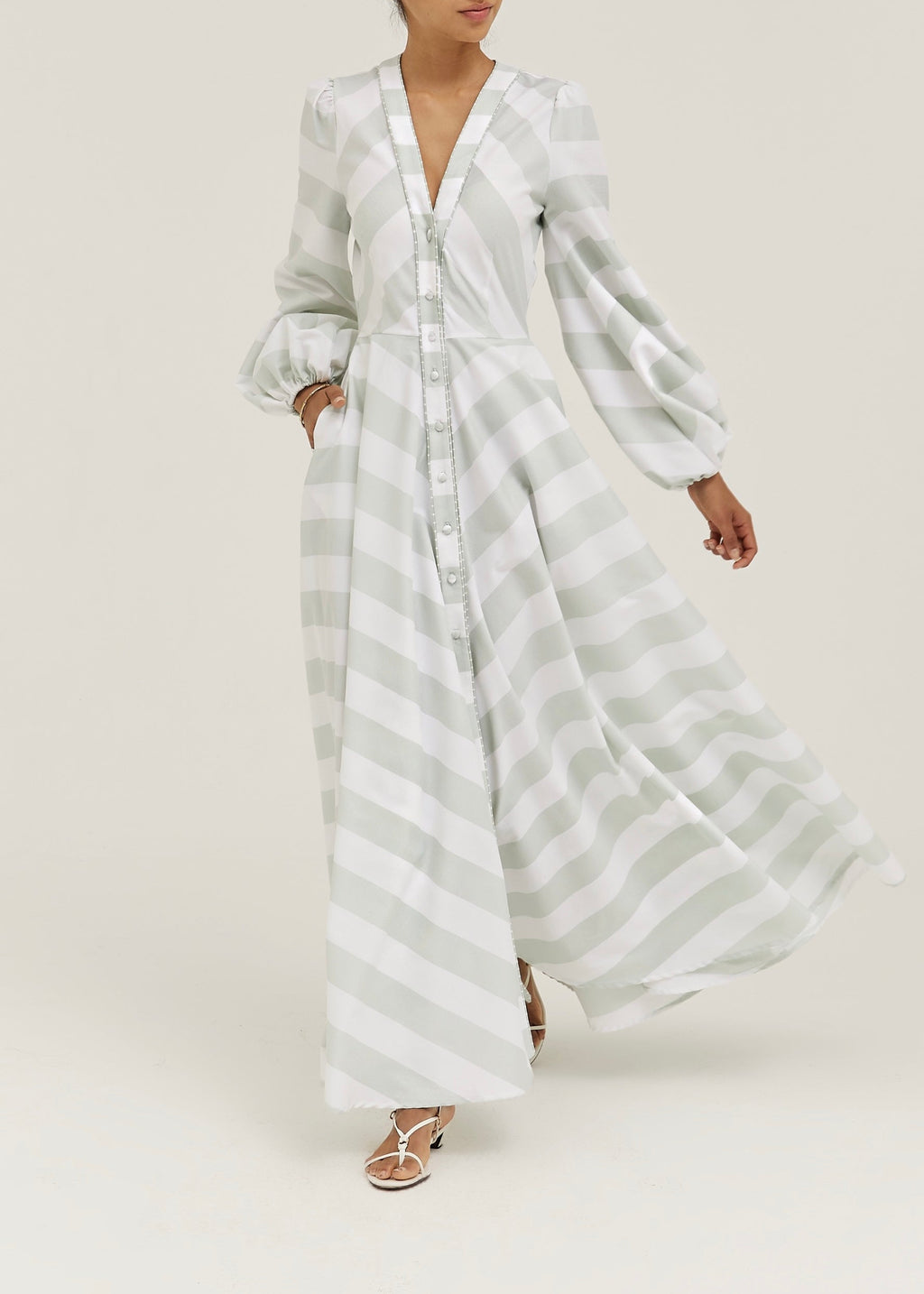 Aliaa · Abito lungo a righe in cotone ricamato — Menta/Bianco