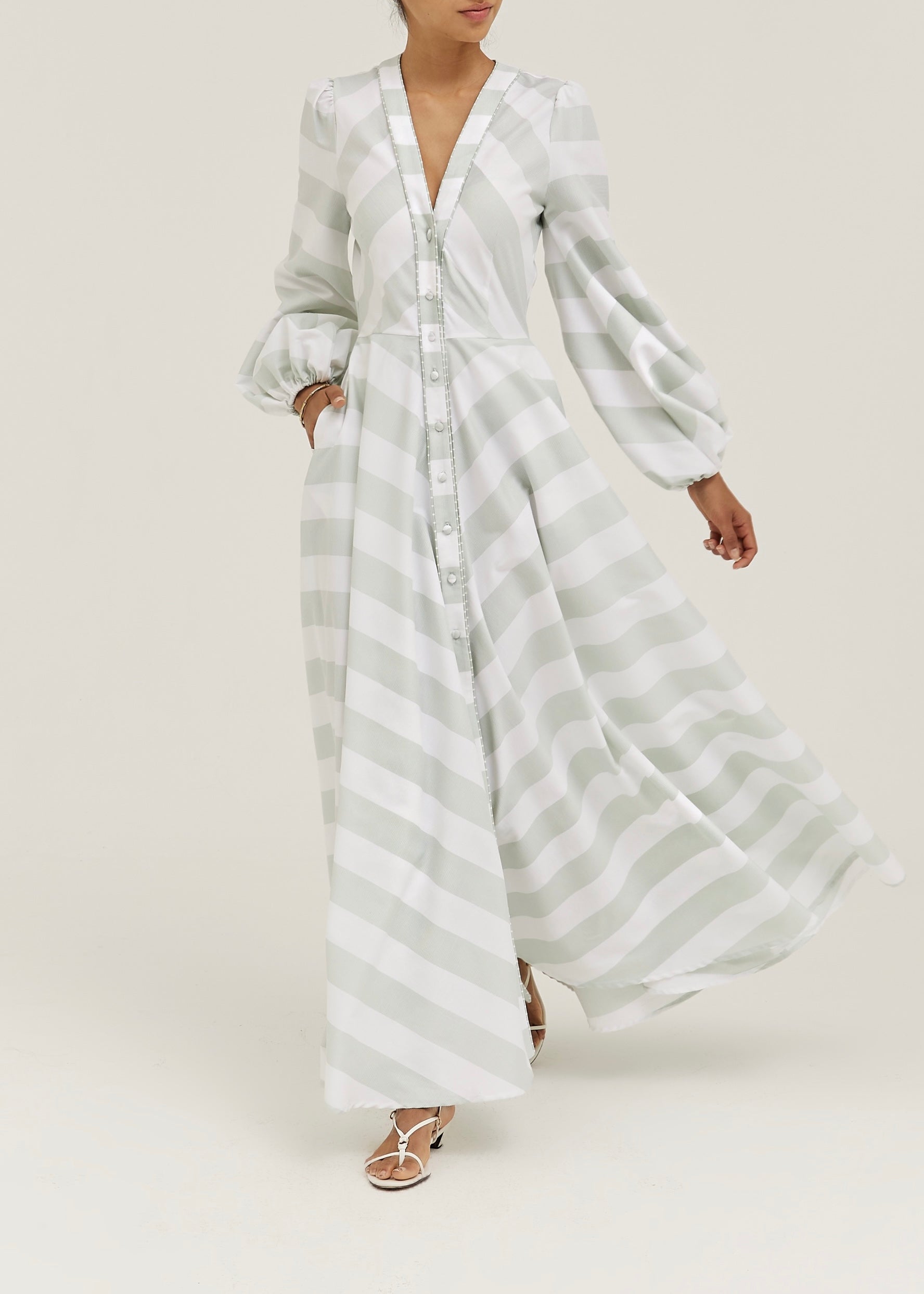 Aliaa · Abito lungo a righe in cotone ricamato — Menta/Bianco