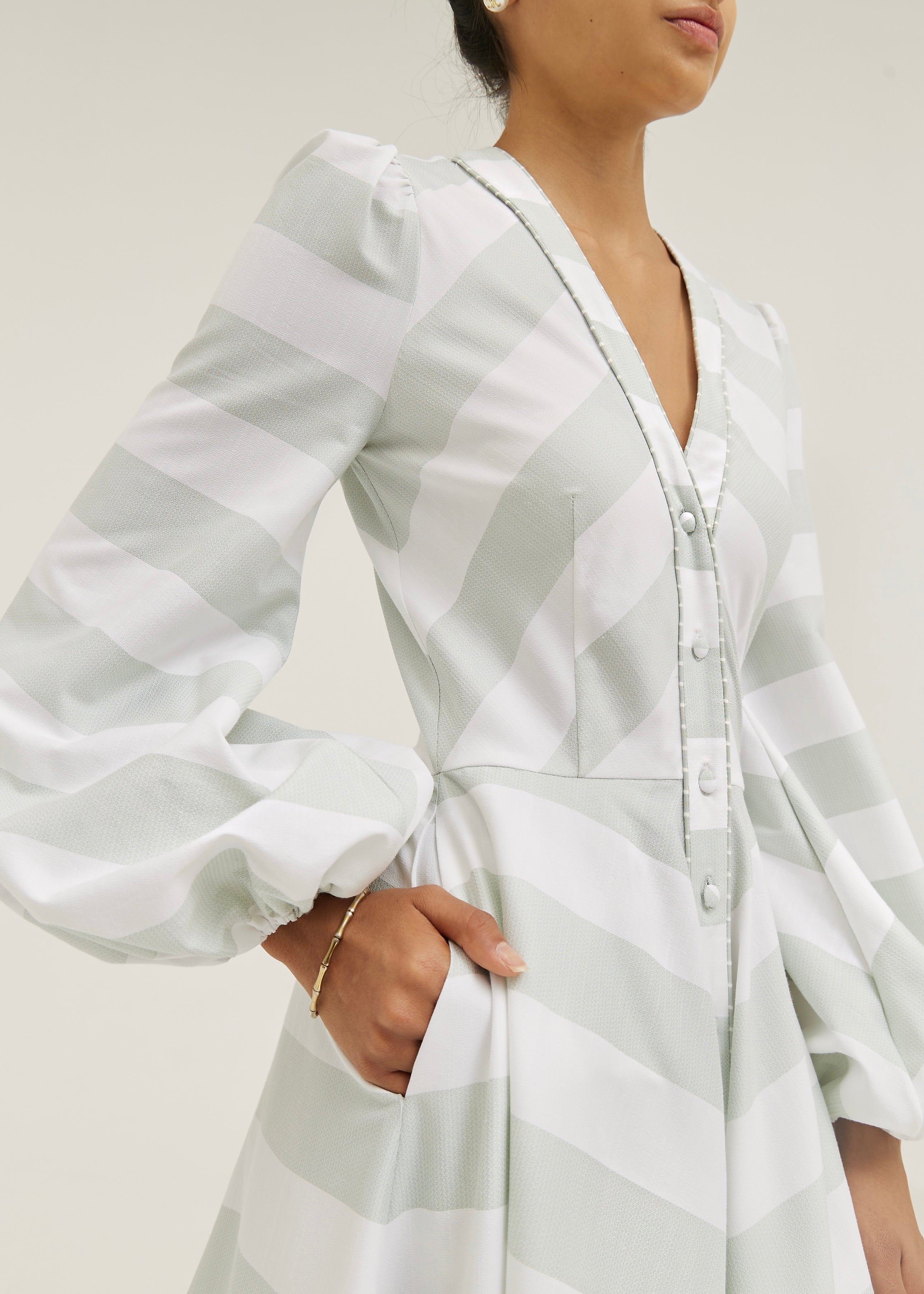 Aliaa · Abito lungo a righe in cotone ricamato — Menta/Bianco