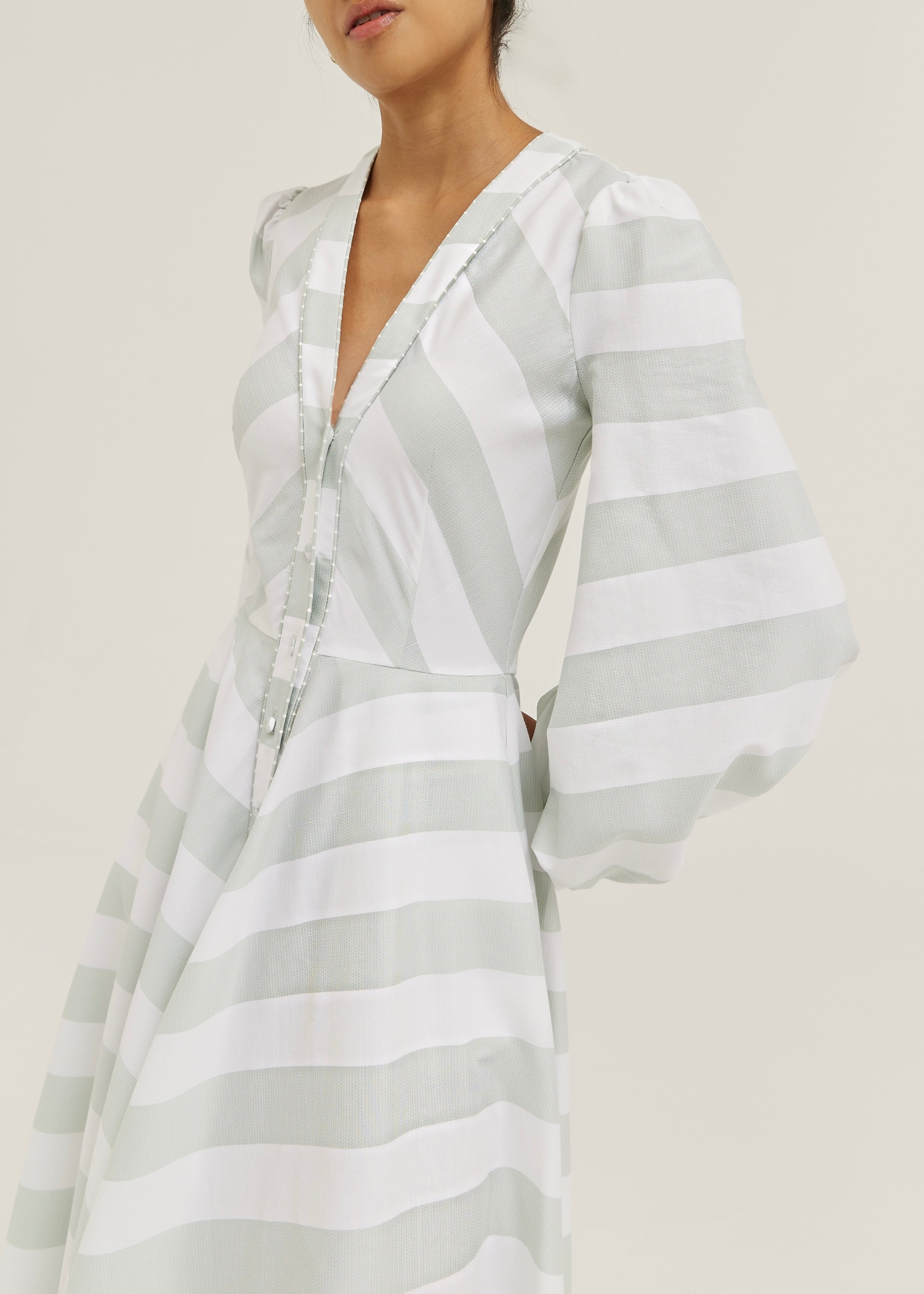 Aliaa · Abito lungo a righe in cotone ricamato — Menta/Bianco