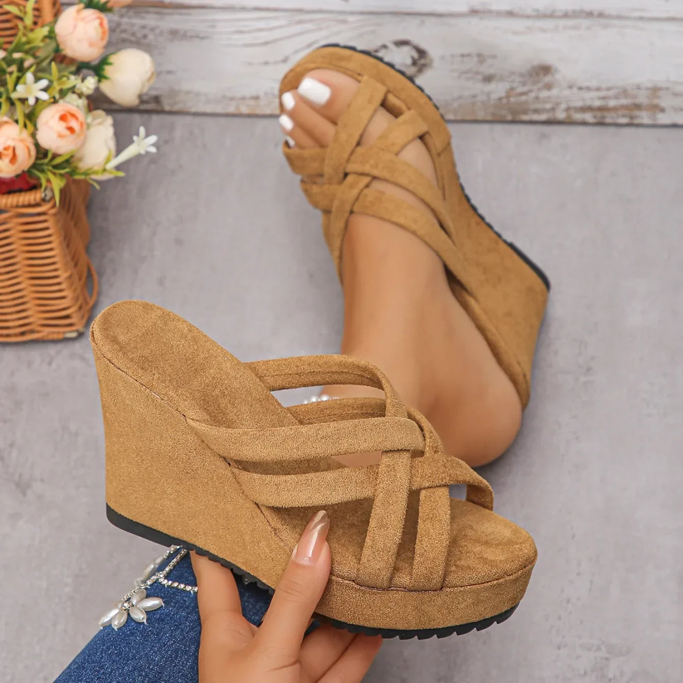 Adeline | Slip in-sandal med kilklack